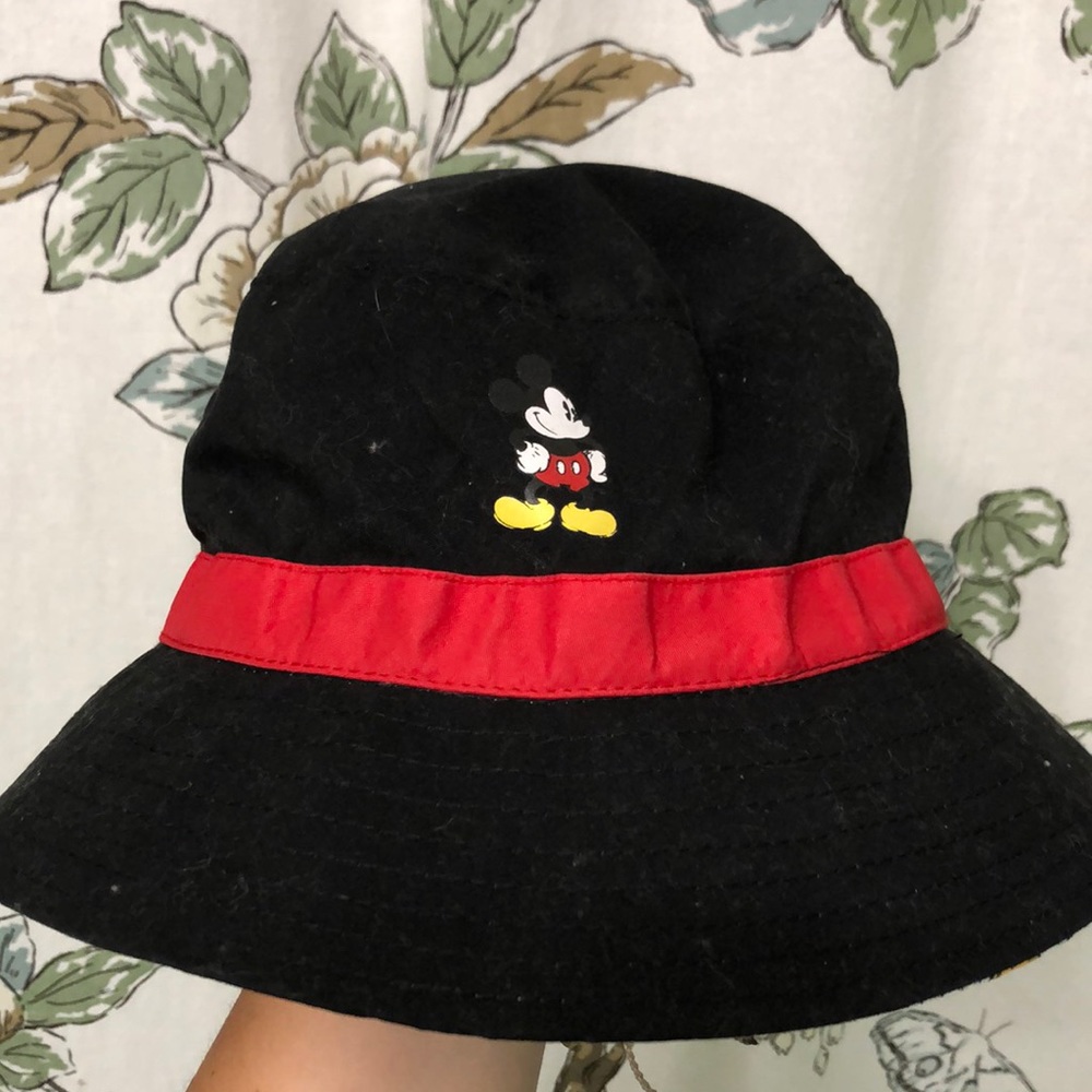 Reversible Disney bucket hat, never worn, no damages
